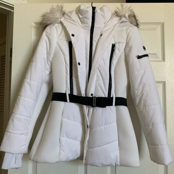 MICHAEL KORS Active Belted Faux-Fur-Trim Puffer Coat - Picture 5 of 9
